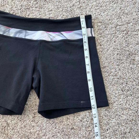 Lululemon Reverse Groove Short - Picture 10 of 12